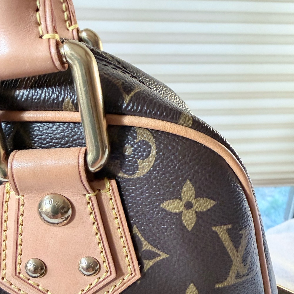 Louis Vuitton Monogram PM Manhattan Handbag - Picture 6 of 13